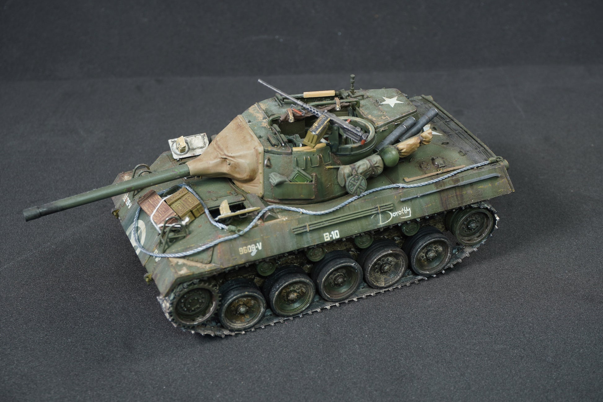 M18 Hellcat Dorothy 1/35 — vista lateral