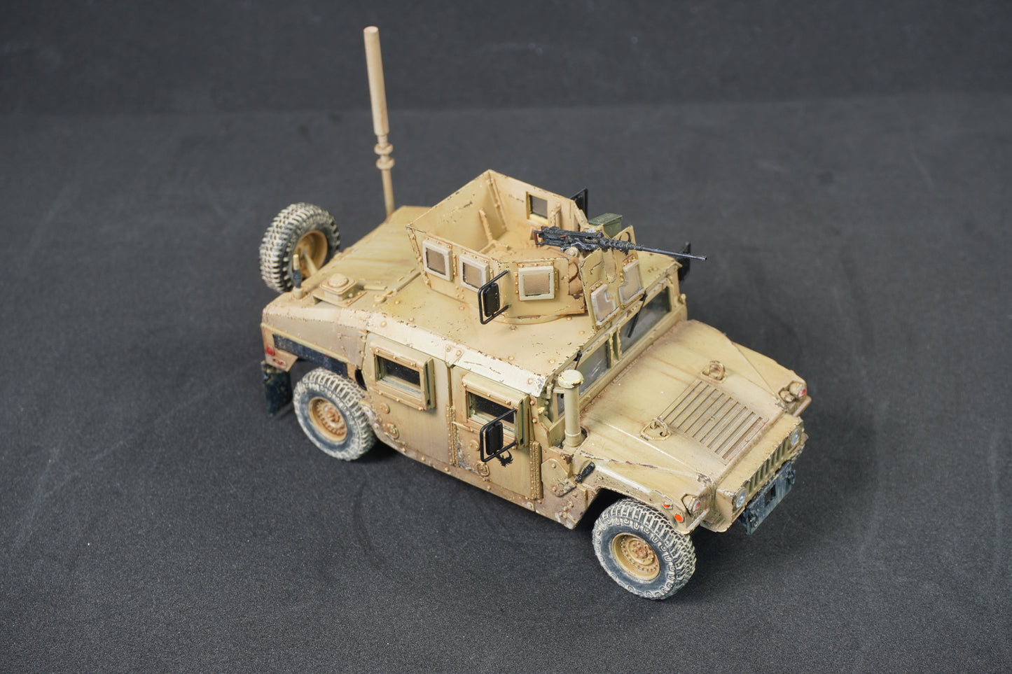 HMMWV M1151 1/35 — vista lateral