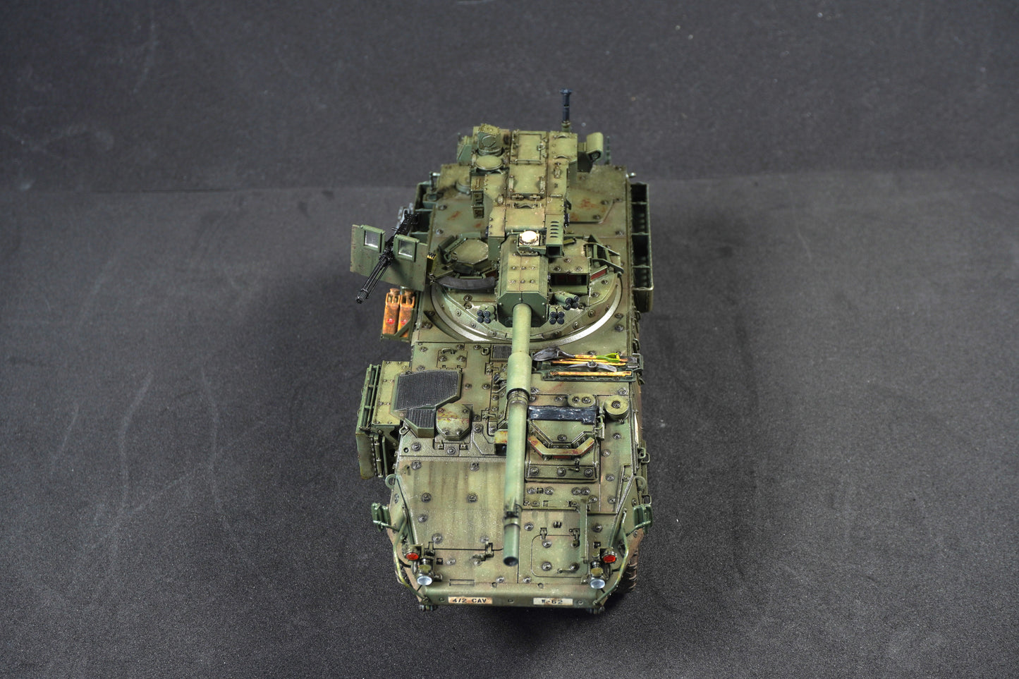 Stryker M1128 — lateral