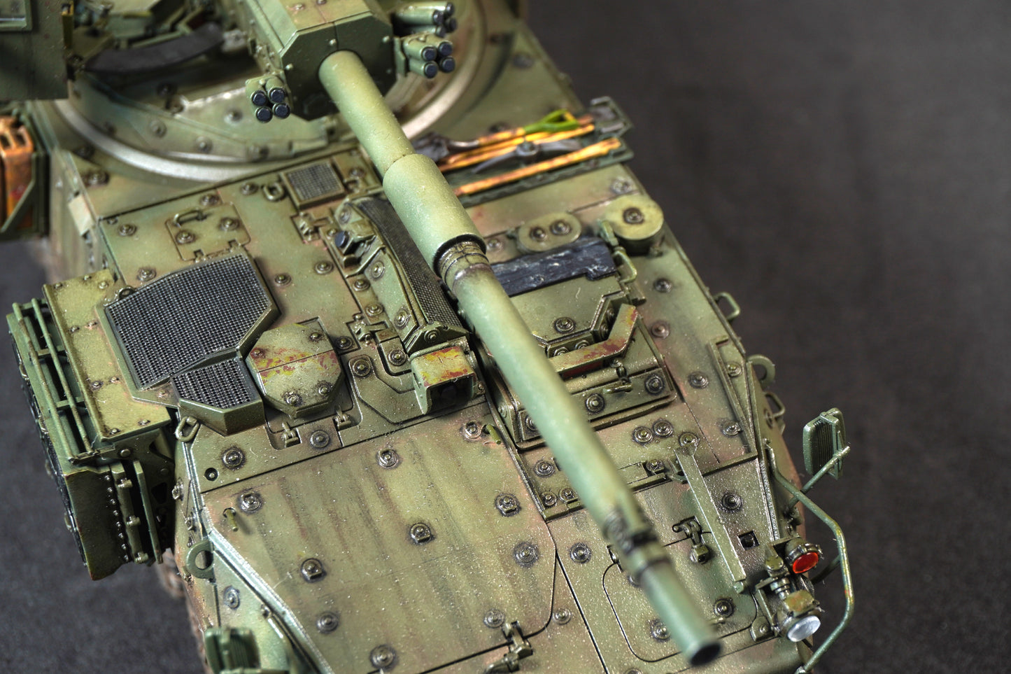 Stryker M1128 — cañón 105mm