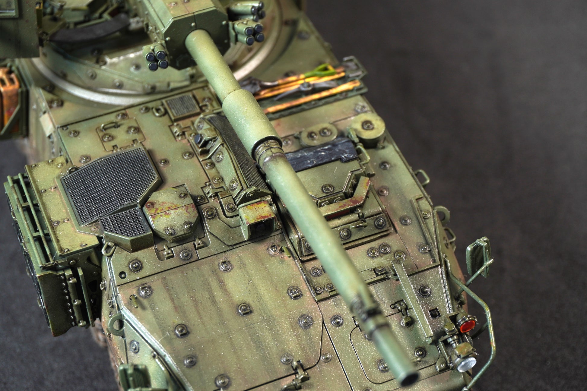 Stryker M1128 — cañón 105mm