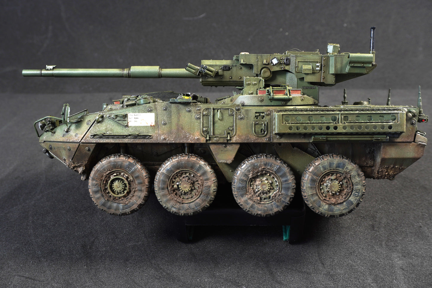 Stryker M1128 — trasera